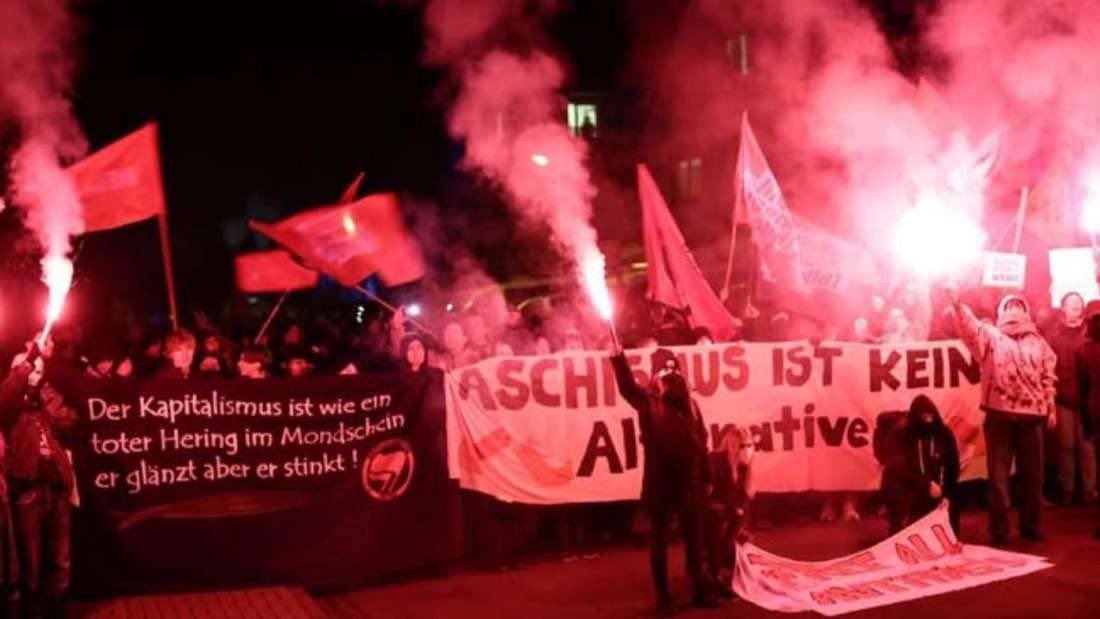 Pfeffer7373's tweet image. Ihr wollt ein Parteiverbot?
Das wollten Nazis auch.
Ihr wollt Zensur des gesprochenen Wortes?
Das wollten Nazis auch.
Ihr wollt Meldeportale für &quot;falsche&quot; Meinungen?
Das wollten Nazis auch.
Ihr wollt Verlage verbieten?
Das wollten Nazis auch.
Ihr wollt Rundfunk auf…