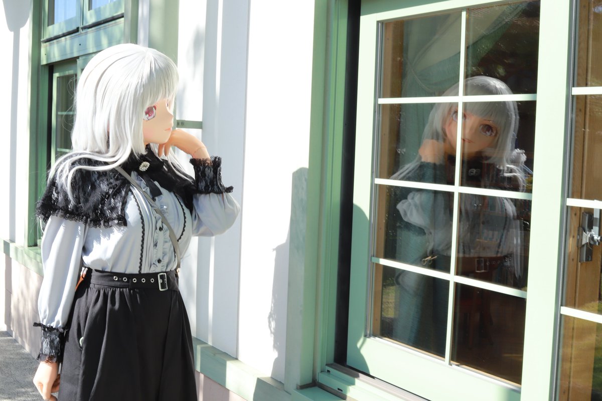 horizon_Aria_'s tweet image. 窓ガラスに映る白花

 #ひだコス