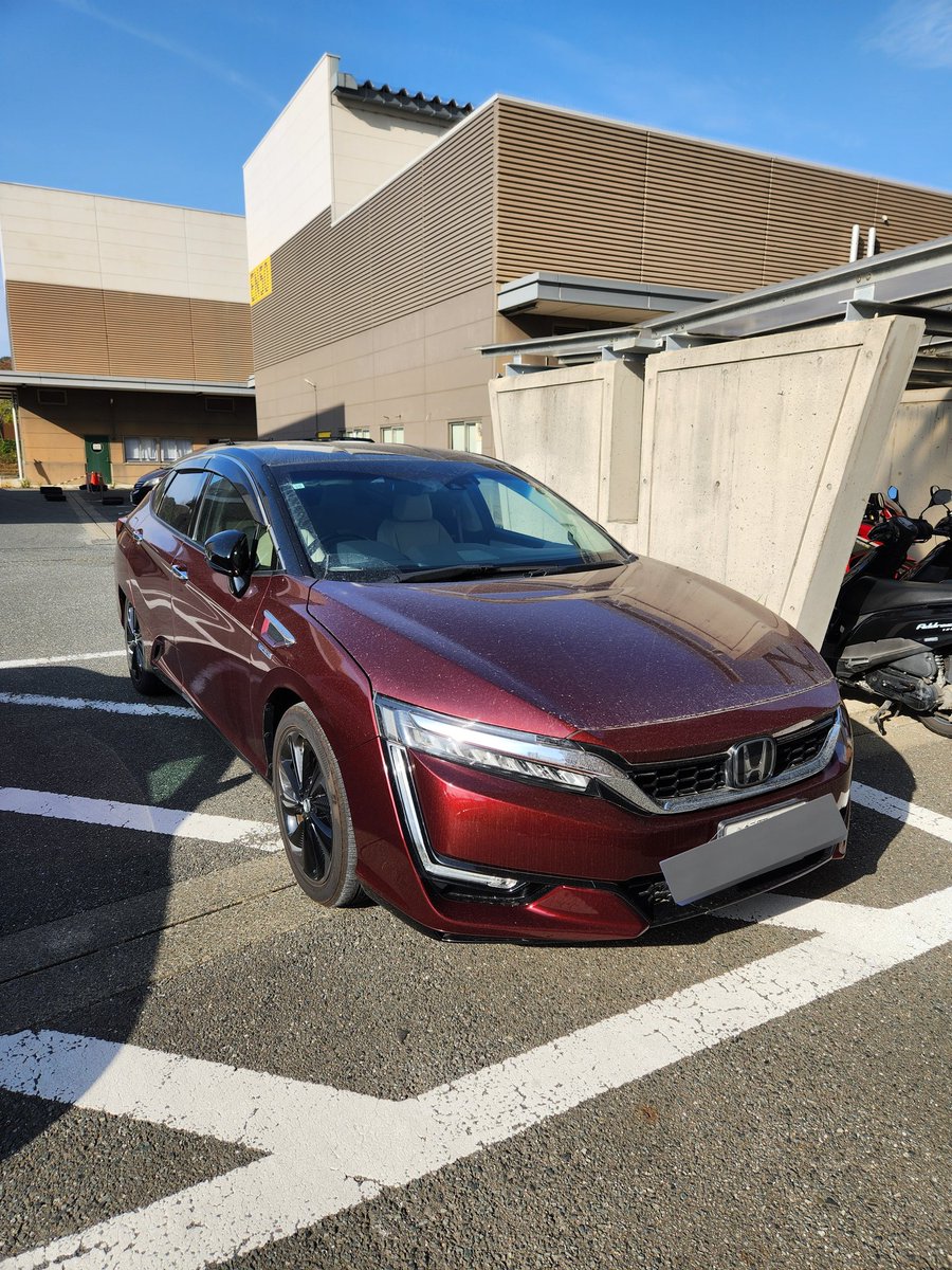 クラリティFUEL CELLとかいう九大でしか見たことがない車
個人で買えない車なんですね、コレ