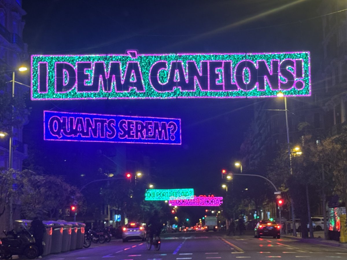 La paletada oceánica de la decoración navideña de Barcelona. El espanto y el horror con peste a aceite quemado y coliflor hervida.
Calle Aragón.