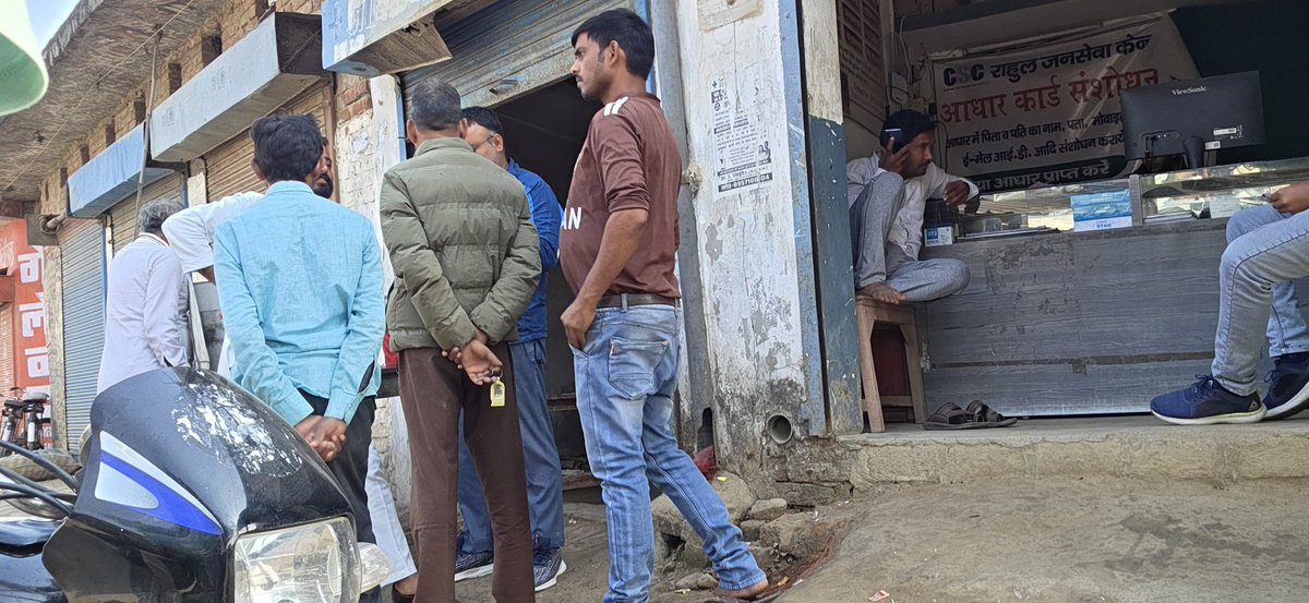 AbhisheknirajRG's tweet image. आज क्षेत्र में अपनों से मिलकर उनका आशीर्वाद प्राप्त किया।
आगे की हर संघर्ष यात्रा में यही आशीर्वाद मेरी सबसे बड़ी ताकत है। @RahulGandhi @priyankagandhi @avinashpandeinc @UdayBhanuIYC @kashikirai