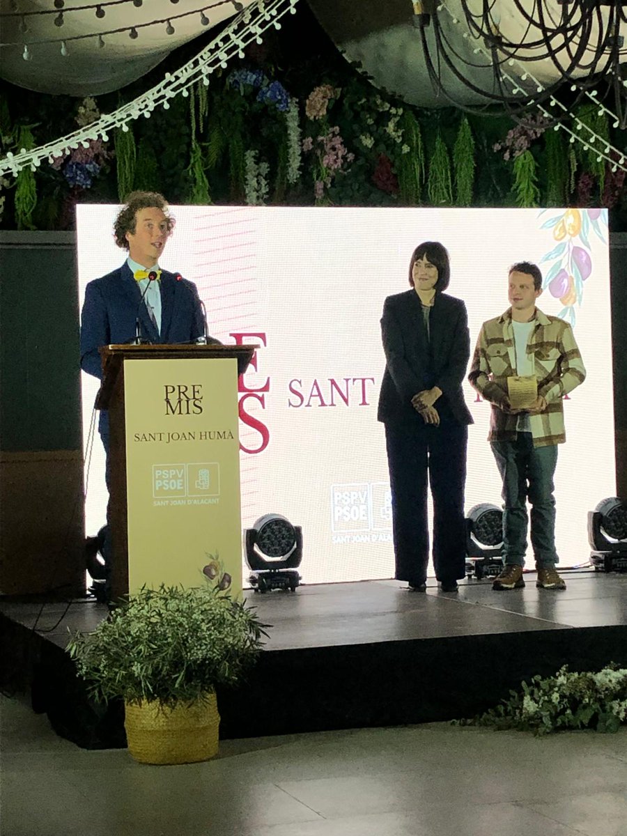 NeuroAlc's tweet image. 🎉 ¡Enhorabuena a Félix Leroy @FelixFelxfel y a todo su equipo por recibir el Premi Sant Joan Humà a la Ciencia con Valores! 👏 
Un reconocimiento más que merecido a su trabajo en el @NeuroAlc 
#Neurociencia #PremisSantJoanHumà