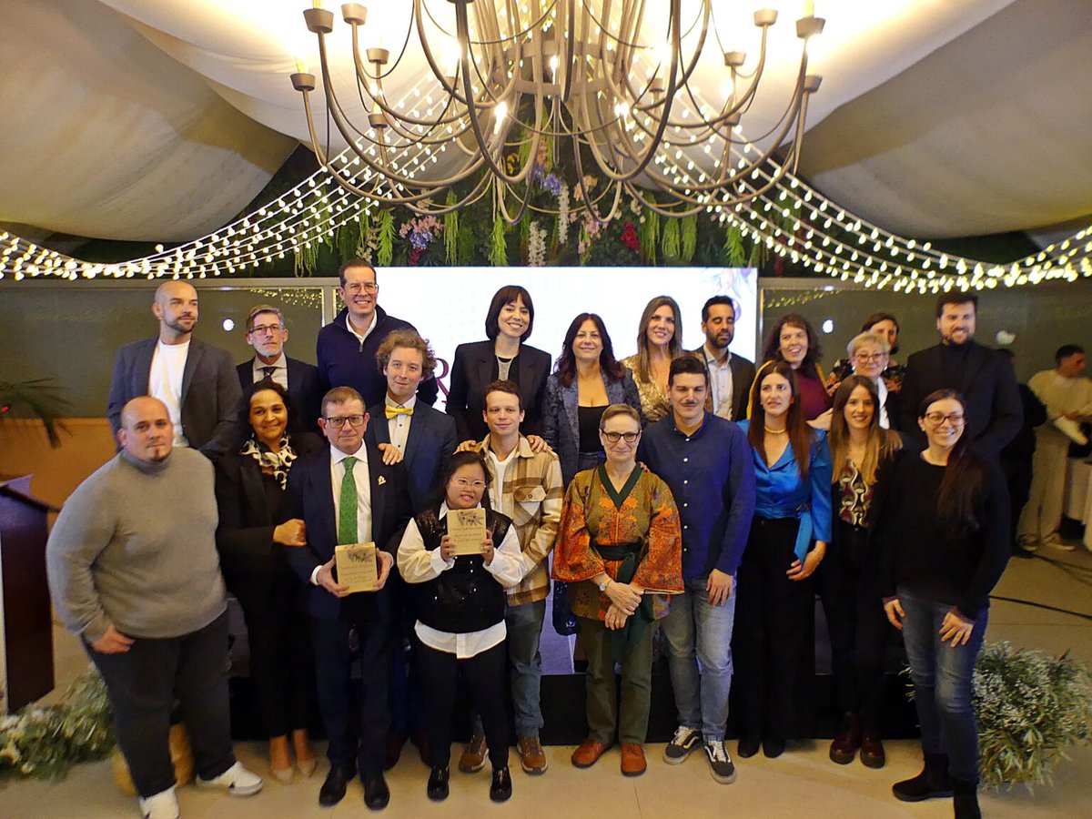 NeuroAlc's tweet image. 🎉 ¡Enhorabuena a Félix Leroy @FelixFelxfel y a todo su equipo por recibir el Premi Sant Joan Humà a la Ciencia con Valores! 👏 
Un reconocimiento más que merecido a su trabajo en el @NeuroAlc 
#Neurociencia #PremisSantJoanHumà