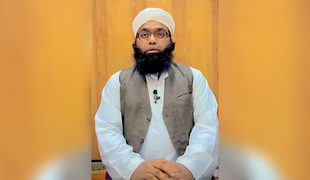 HPhobiaWatch's tweet image. Delhi Special Cell has arrested Maulana Mohammad Asim Qasmi, Imam of the Bilali Mosque from Haldwani, Uttrakhand in connection of Delhi blast

Fidayeen attacker Umar Nabi was in regularly in touch  with him in his last days. The breakthrough came after Delhi Police decrypted…