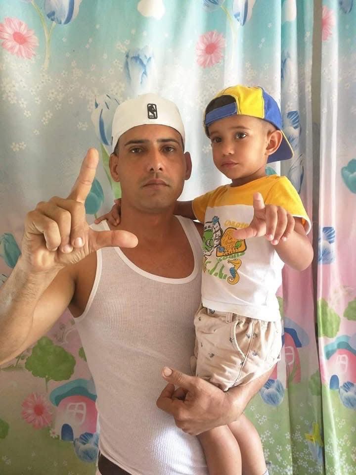 DoctorPatria's tweet image. 🟣 DENUNCIA MÉDICA Y HUMANITARIA URGENTE

40 días sin comer ni beber: el cuerpo de Yosvany está entrando al punto de NO RETORNO
El preso político Yosvany Rosell García Caso, condenado a 15 años por el “crimen” de gritar LIBERTAD el 11 de julio, acaba de cumplir 40 días en huelga…