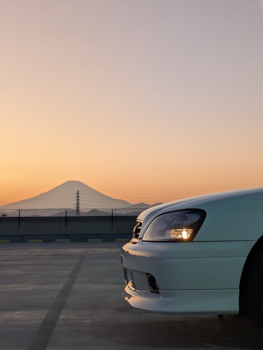 適当に撮った写真ですらかっこよく見えてしまうレガシィとかいう車