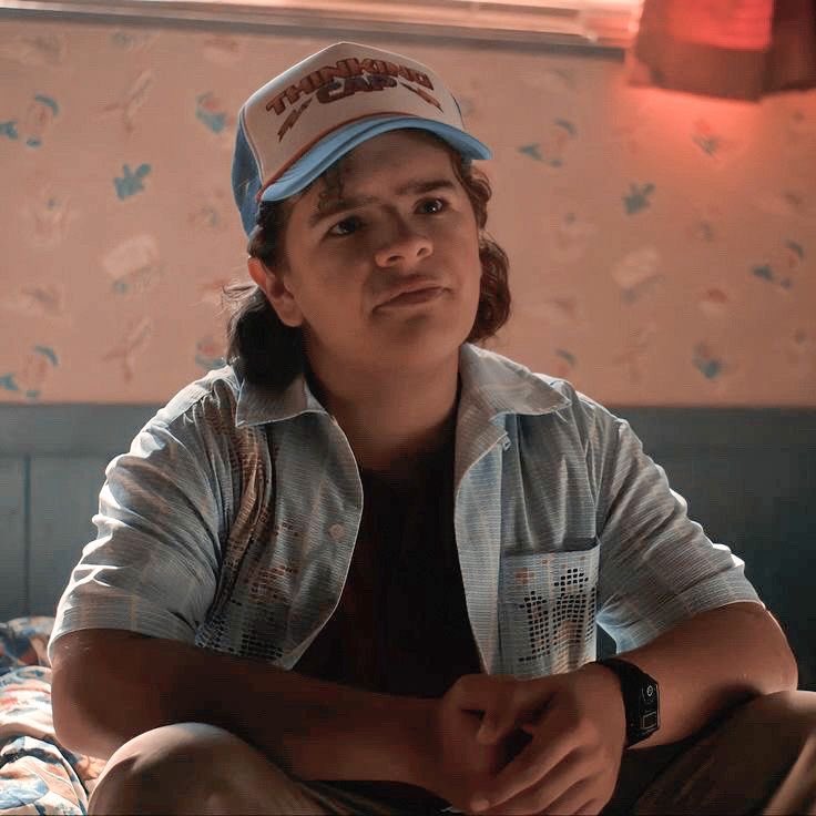 H3LLFIRELIVES's tweet image. A little appreciation post for Gaten Matarazzo and his incredible performance as Dustin Henderson. He truly brought his character to life and showcased not just the fun and adventurous spirit we all love, but also diving deep into the emotional challenges of grief and PTSD.