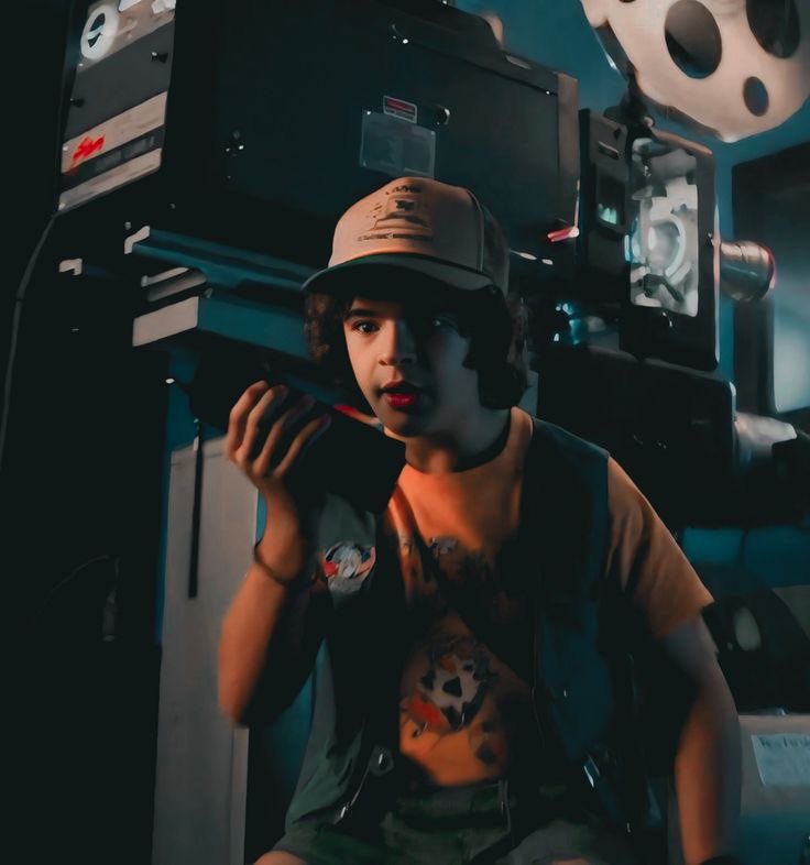 H3LLFIRELIVES's tweet image. A little appreciation post for Gaten Matarazzo and his incredible performance as Dustin Henderson. He truly brought his character to life and showcased not just the fun and adventurous spirit we all love, but also diving deep into the emotional challenges of grief and PTSD.