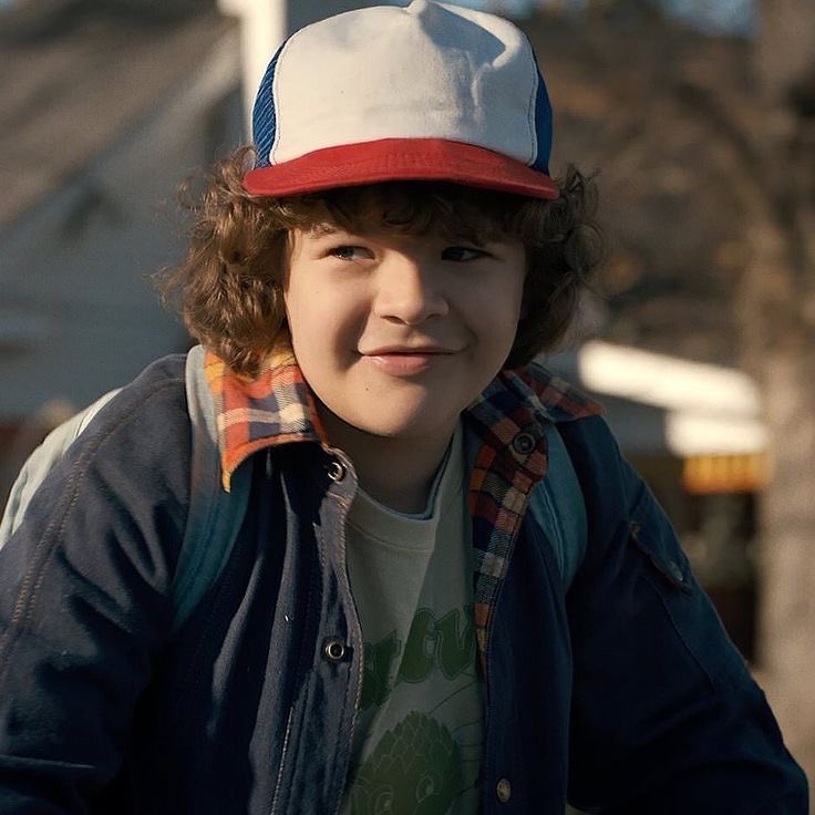 H3LLFIRELIVES's tweet image. A little appreciation post for Gaten Matarazzo and his incredible performance as Dustin Henderson. He truly brought his character to life and showcased not just the fun and adventurous spirit we all love, but also diving deep into the emotional challenges of grief and PTSD.