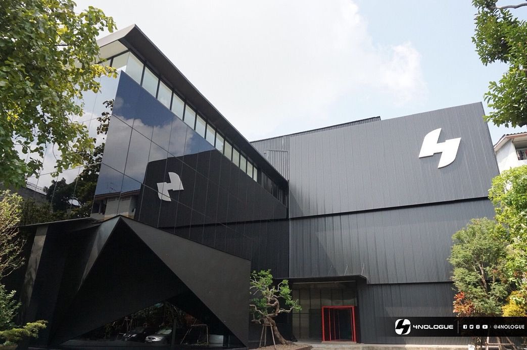 นี่เกิดในสมัยตึกดำ = 4nologue 😅