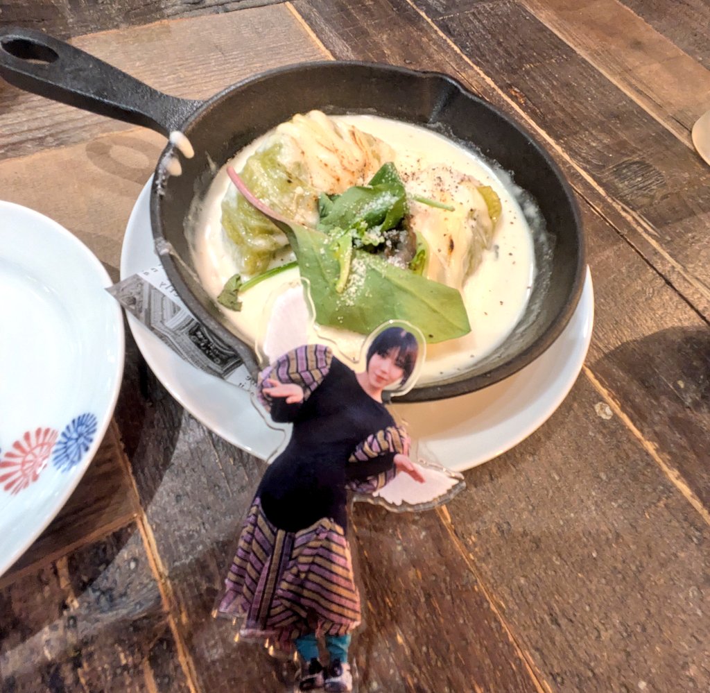 mashRplanet's tweet photo. ひさびさに夜にお邪魔しました〜
うまうまロールキャベツ食べた!
#THREEPiECE 納め🥲&祝2周年🎉 https://t.co/GTE3aUU4ou