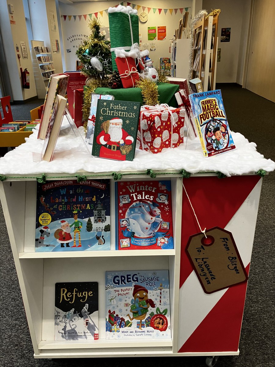 MidLibraries's tweet image. Pop into Lasswade Library to see their Festive Reads display🎄
From snowy adventures to Christmas Eve classics, there’s something for every young reader 🎅

Find our opening times via: ow.ly/gaBX50XA6AP