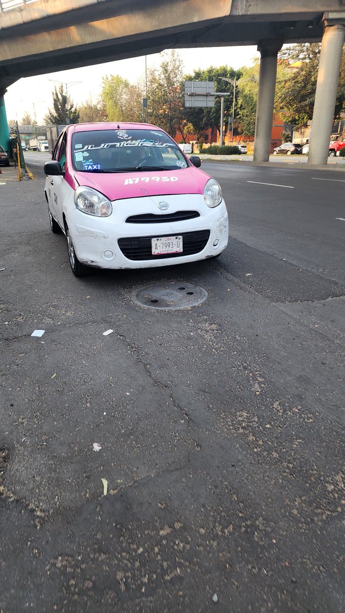 MariMtz93's tweet photo. @VigimoviCDMX ojo con este taxista del metro coyuya a la estación Venustiano Carranza sobre el mismo eje me cobro 50 cuando normalmente un taxi de sitio cobra 30 pesos y uno normal cobra 20, no se vale que sean abusivos https://t.co/MBHWivY3Wz