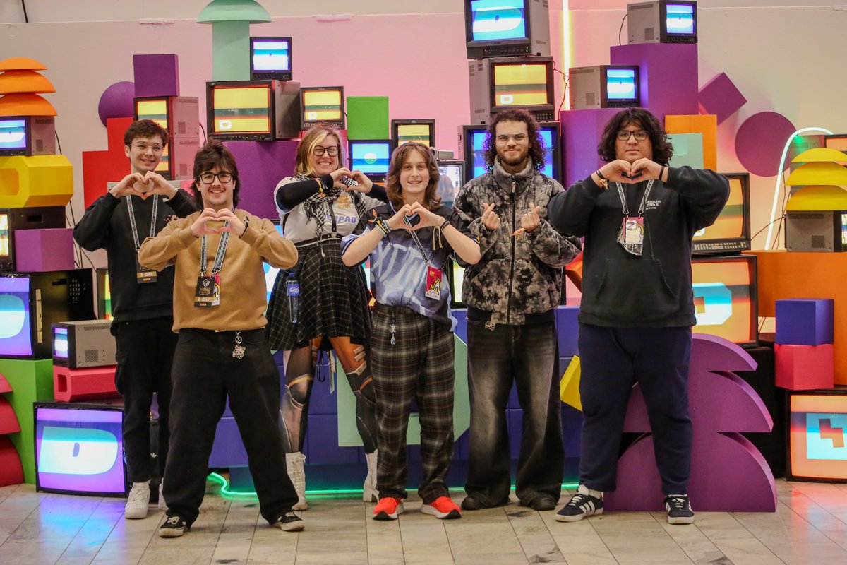 Can't believe I actually managed to get them to do the same pose (this is why ruler is LFT)
Just missing <a href="/Pingufps/">Pingu</a> &amp; <a href="/bigboijul/">bigboi/Dagdrøm1</a> 💔🥀

<a href="/zzjuno_/">EXN Juno 🌿 🍃</a> cannot be tagged in photos smh my head