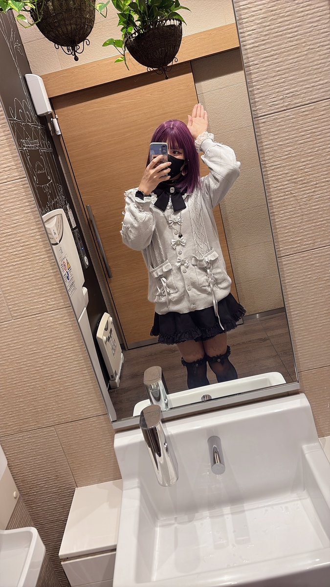 かわいいカーディガンも着こなす男の娘♡

#男の娘 #女装男子 #地雷系