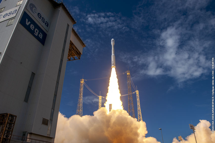 Arianespace's tweet image. 🇰🇷 KOMPSAT-7 will deliver real-time, ultra-detailed imagery to strengthen South Korea’s Earth-observation capabilities.

#LaunchingAmbitions #VV28 #VegaC
@with_KASA @kari2030 @ESA_transport @CNES @EuropeSpacePort @esa @Avio_Group (2/2)