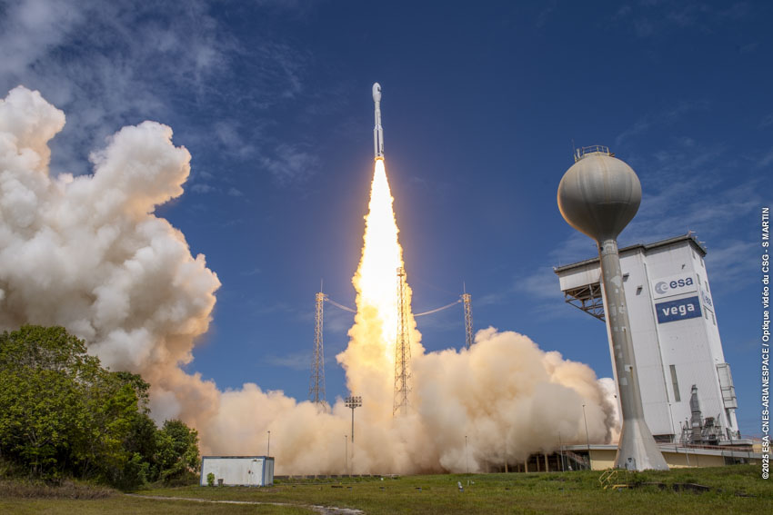 Arianespace's tweet image. 🇰🇷 KOMPSAT-7 will deliver real-time, ultra-detailed imagery to strengthen South Korea’s Earth-observation capabilities.

#LaunchingAmbitions #VV28 #VegaC
@with_KASA @kari2030 @ESA_transport @CNES @EuropeSpacePort @esa @Avio_Group (2/2)