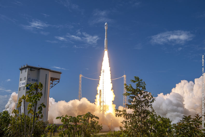 Arianespace's tweet image. 🇰🇷 KOMPSAT-7 will deliver real-time, ultra-detailed imagery to strengthen South Korea’s Earth-observation capabilities.

#LaunchingAmbitions #VV28 #VegaC
@with_KASA @kari2030 @ESA_transport @CNES @EuropeSpacePort @esa @Avio_Group (2/2)