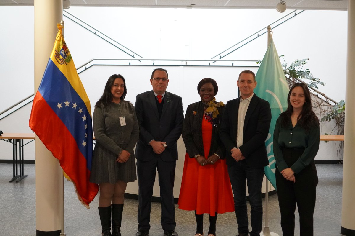 RamsarConv's tweet image. Today 🇻🇪 Ambassador Alexander Gabriel Yánez Deleuze and Yoliangel Rivas Orta were welcomed to the Secretariat by our Secretary General, @MumbaMusondam.
A great discussion on cooperation, national implementation and new opportunities to work together.
#Venezuela #WetlandsMatter…