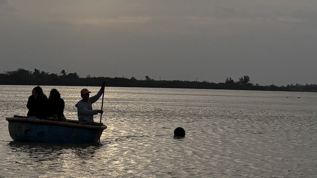 e_mtan_'s tweet image. 料理教室で会ったイスラエル人がとっても素敵な人だった。
その後偶然インプレッションテーマパークで見かけて、その次の日もバナヒルズで会えて運命かと思っちゃった🫶
3度も会えるなんて凄くない？

連絡先聞いておけばよかった！
また会える方法ないですかー！🥹
#hoian #cookingclass #banahills