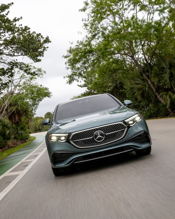 MercedesBenzInd's tweet image. Every journey deserves a touch of the extraordinary. The Mercedes-Benz E-Class.

#EClass #MercedesBenzIndia