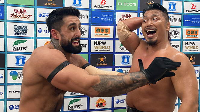 njpw1972's tweet photo. 鷹木「友達に“キタキタブラザーズ”の方がいいんじゃないかって言われたよ」
モロニー「ウソ」
鷹木「ウソじゃないよ、本当」
モロニー「どうせトモダチとはいつもその名を使ってるんだろ（笑）。でもリング上では『WAR DRAGONS』だねって」
鷹木「たまにね」

全文
https://t.co/1xKLe5N1nk

#njwtl https://t.co/8spDsGKGdu