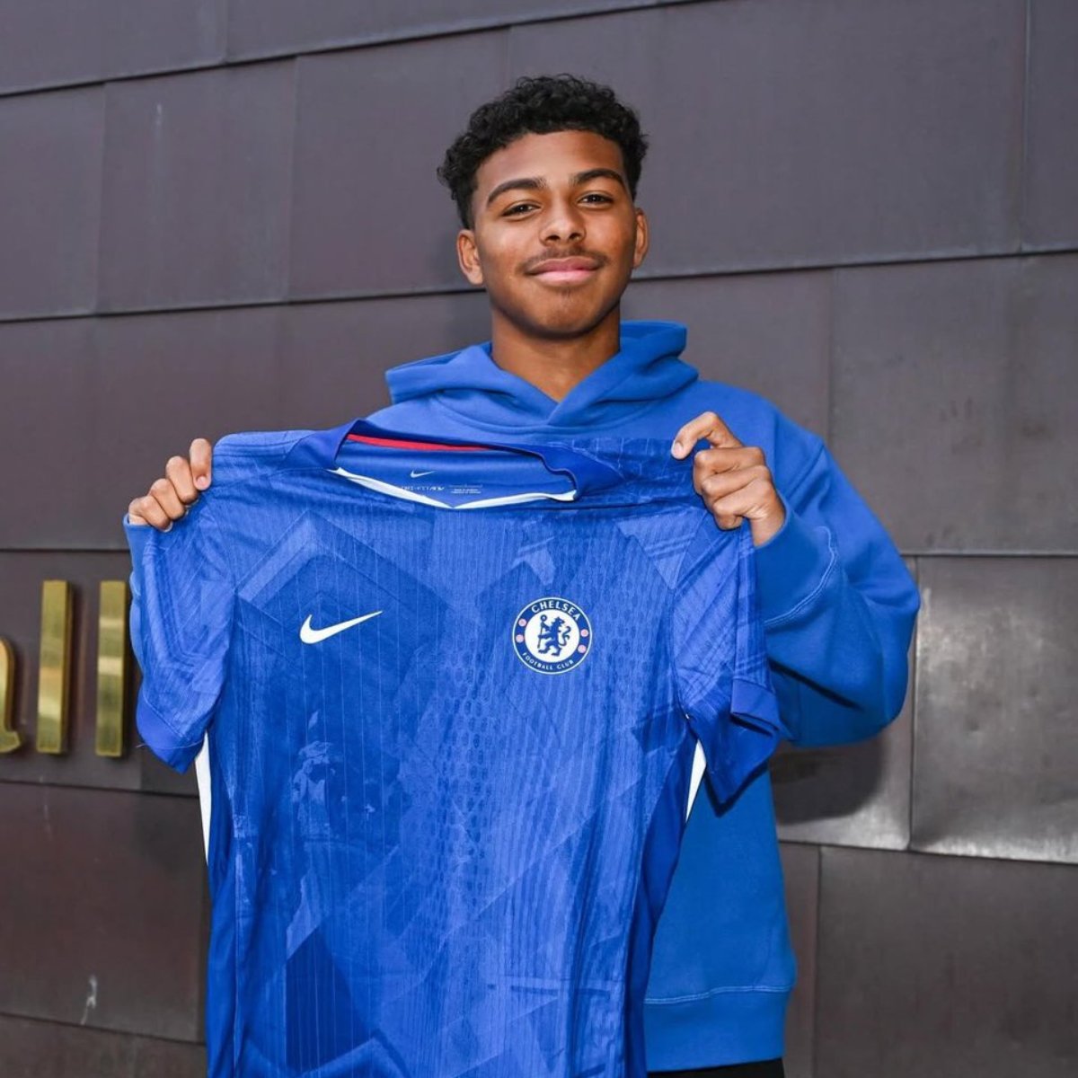 Bichara e Motta Advogados <a href="/bicharaemotta/">𝐁𝐢𝐜𝐡𝐚𝐫𝐚 𝐞 𝐌𝐨𝐭𝐭𝐚 𝐀𝐝𝐯𝐨𝐠𝐚𝐝𝐨𝐬</a> teve a satisfação de assessorar o atleta Isago Silva na formalização de seu primeiro contrato profissional com a Chelsea FC Academy.
.
Bichara e Motta Advogados <a href="/bicharaemotta/">𝐁𝐢𝐜𝐡𝐚𝐫𝐚 𝐞 𝐌𝐨𝐭𝐭𝐚 𝐀𝐝𝐯𝐨𝐠𝐚𝐝𝐨𝐬</a> was pleased to advise athlete Isago Silva on the formalization