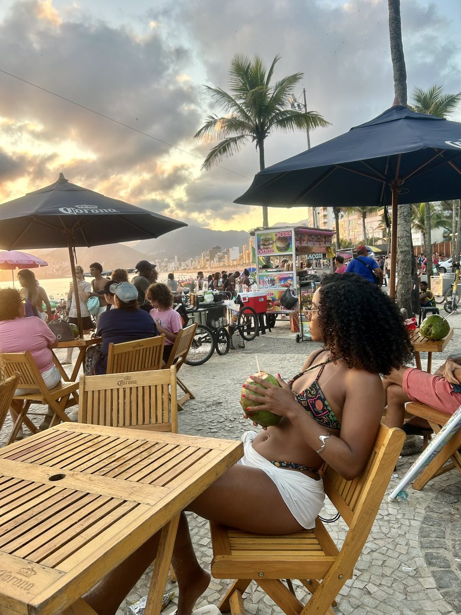 ffva22's tweet photo. ☀️🌊🪨🌴🥥 https://t.co/7zkDTTVwJh