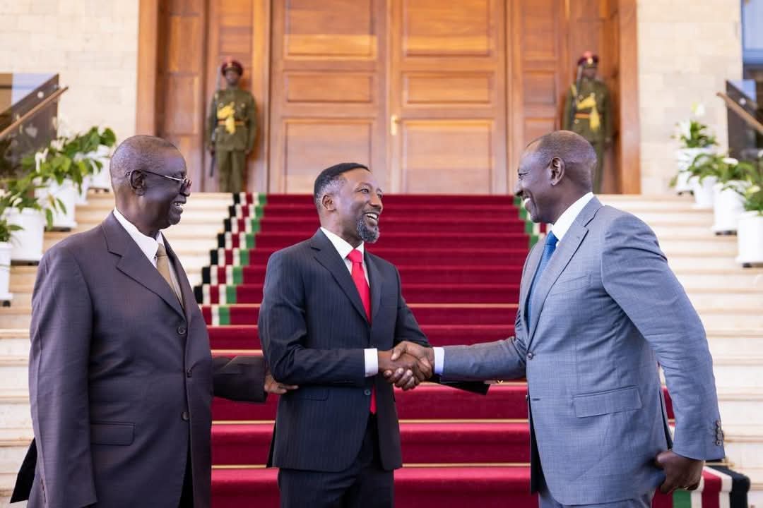 DanChepta's tweet image. President Ruto, with ODM leader Oburu meet Wamuthende Leo.

At State House before being sworn in