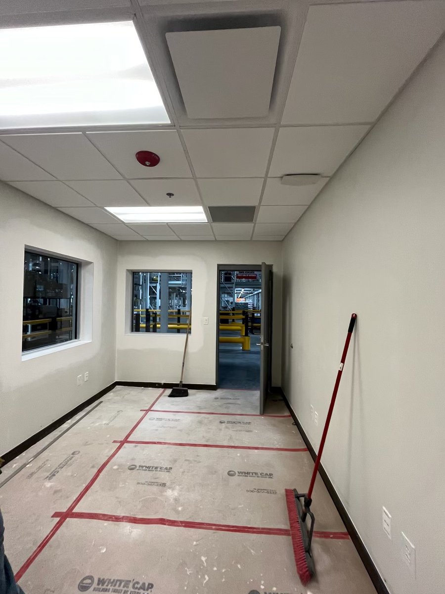 DrywallElements's tweet photo. Hallways, breakroom and office space progress work at a manufacturing company warehouse in the Greater Orlando area.  https://t.co/0hZWONqO1R https://t.co/SGUTkfyatv