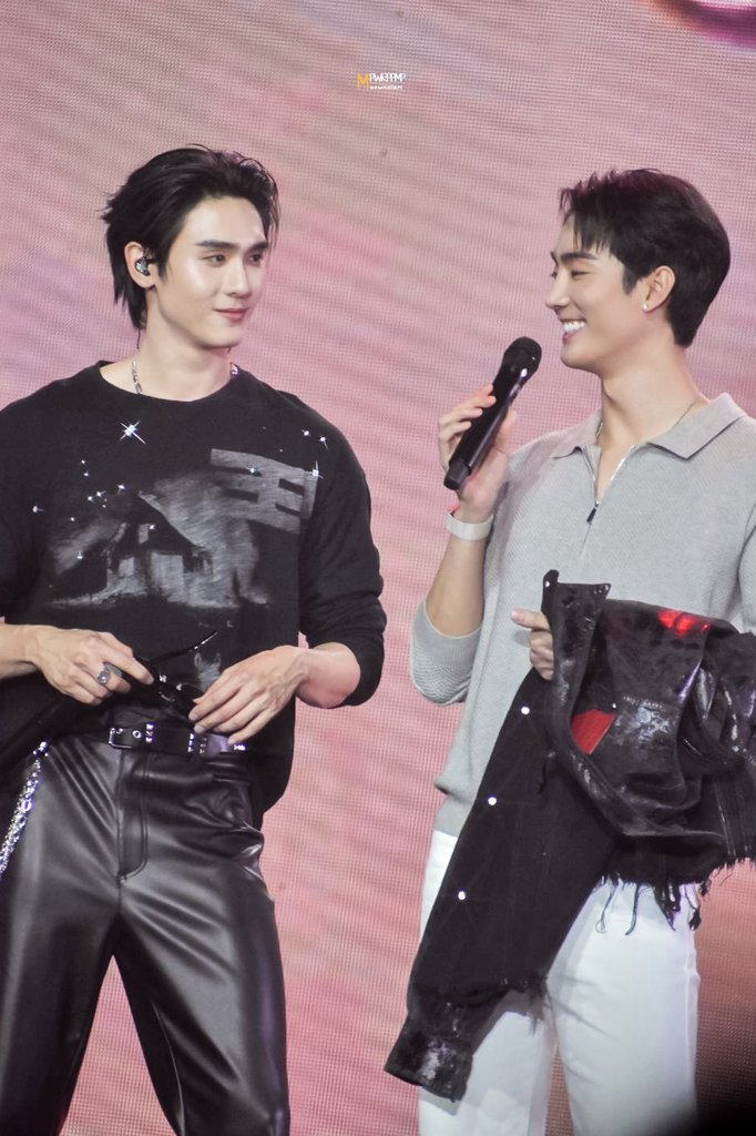 29.11.25📸💜 | #maewnoiiart 🐈°~♡

เพื่อนกันเขาไม่เขินจนเสียทรงนะรู้ยัง..😌🦊🍅

#JimmySeaFanconD1
~° #ฟอสบุ๊ค #forcebook 
#fforce_ #kasibook °~♡