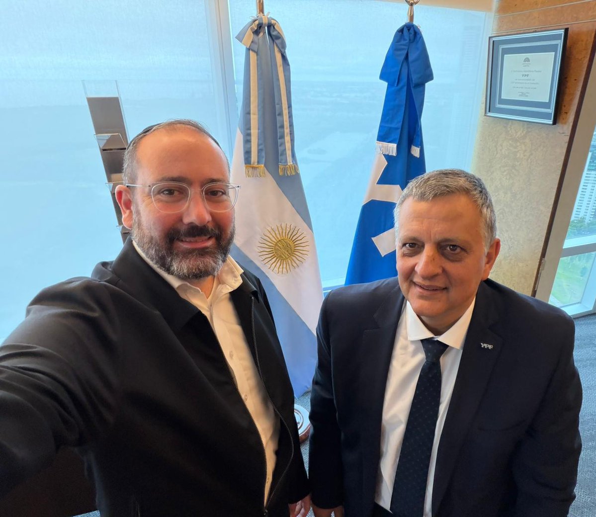 Excelente reunión junto a <a href="/HoracioMarin_ok/">Horacio Marín</a>, CEO de <a href="/YPFoficial/">ypfoficial</a>, donde seguimos avanzando en la exploración de nuevas oportunidades bilaterales en materia de tecnología e innovación aplicadas al sector energético.