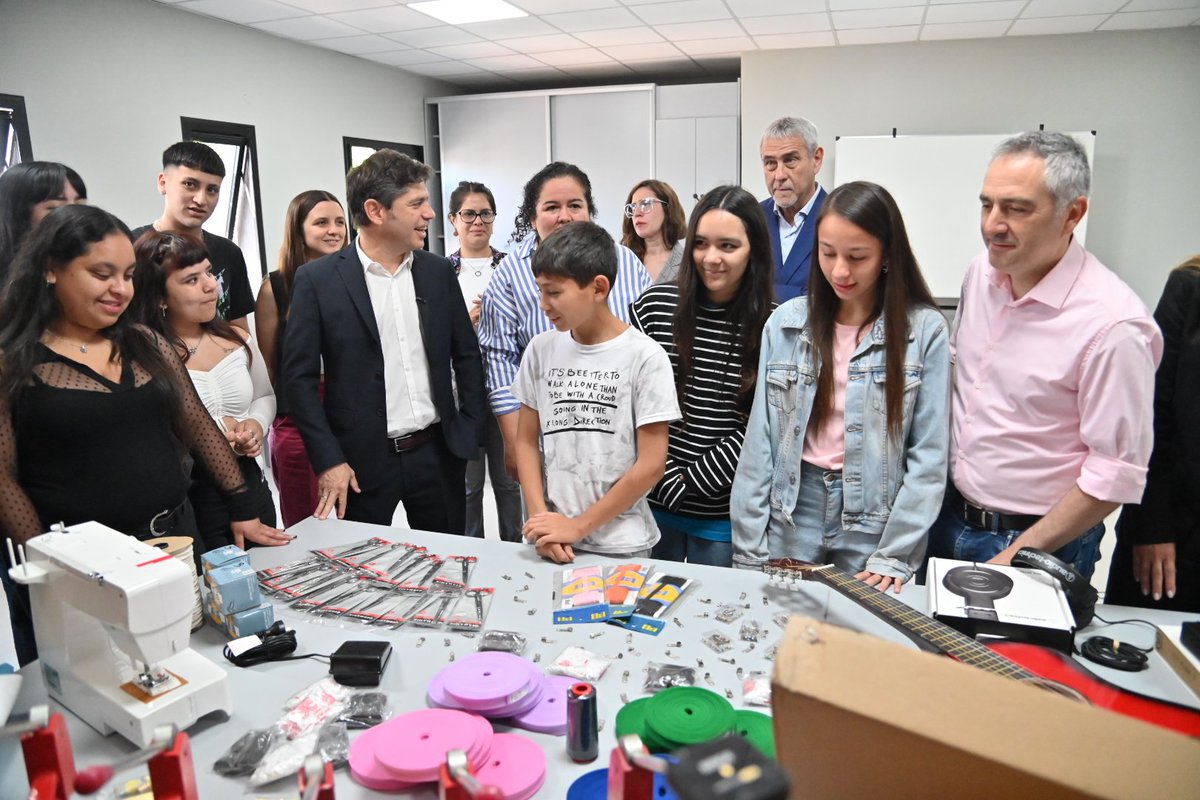 En Avellaneda con <a href="/Kicillofok/">Axel Kicillof</a> y <a href="/jorgeferraresi/">Jorge Ferraresi</a> inauguramos la sede de Envión del Barrio Nueva Ana que va a dar contención y formación en artes y oficios a más de 300 jóvenes.

Además, a través de Fortalecer Envión equipamos los talleres de este nuevo espacio con instrumentos,