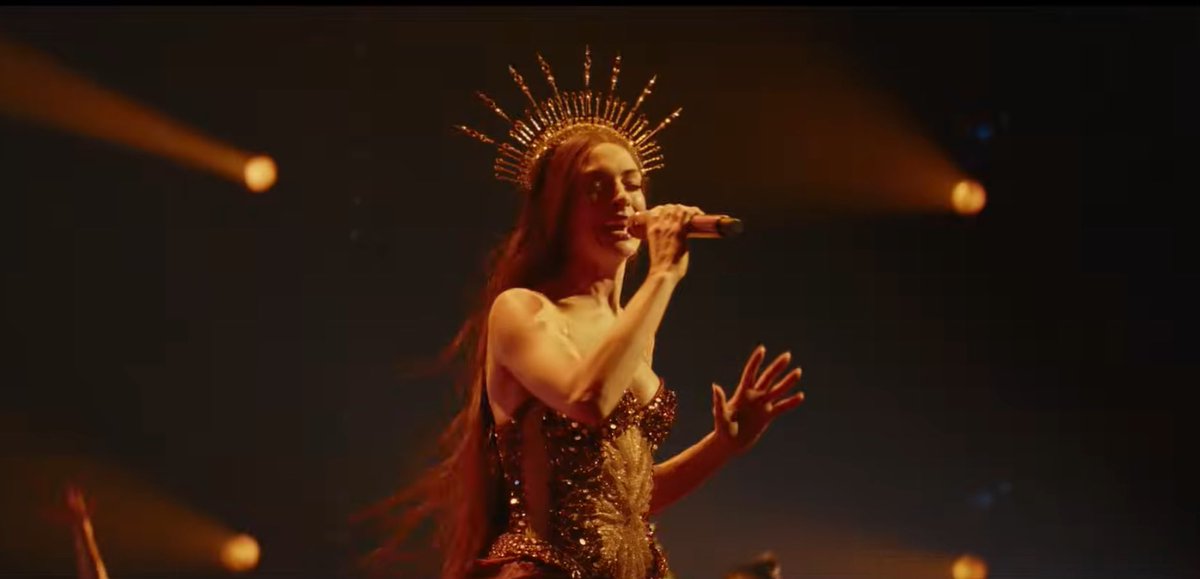 DiscussingFilm's tweet image. Anne Hathaway as a pop star in David Lowery’s ‘MOTHER MARY’

The epic pop melodrama follows a fictional musician and her relationship with a fashion designer.