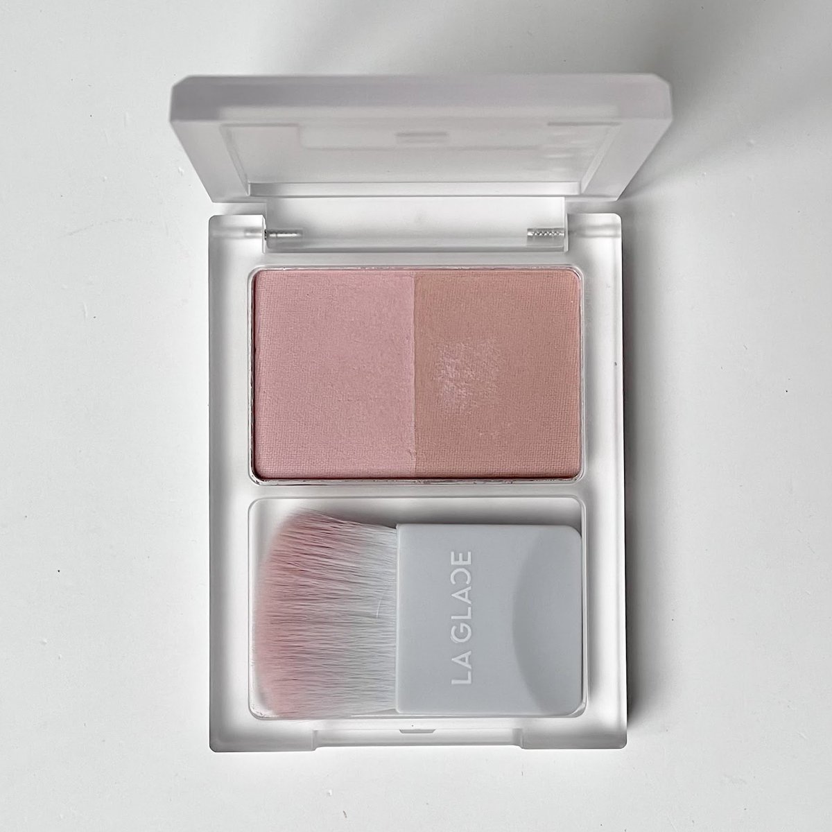 jjdoesitwork's tweet photo. laglace สี 04 god made คือตรงเรฟเลย เป็นชมพูอมน้ำตาล neutral tone ที่ปัดแล้วดูสวยละมุนเหมือนแก้มมีฟิลเตอร์บางๆ อ่ะ สวยแพง โทนกันตายแบบปัดยังไงก็รอด ฟีลแบบตื่นมาแล้วแก้มสีนี้อ่ะ ที่สุดของความแก้มธรรมชาติเลยสวยมากกกกกก https://t.co/xUBxu1U4pt