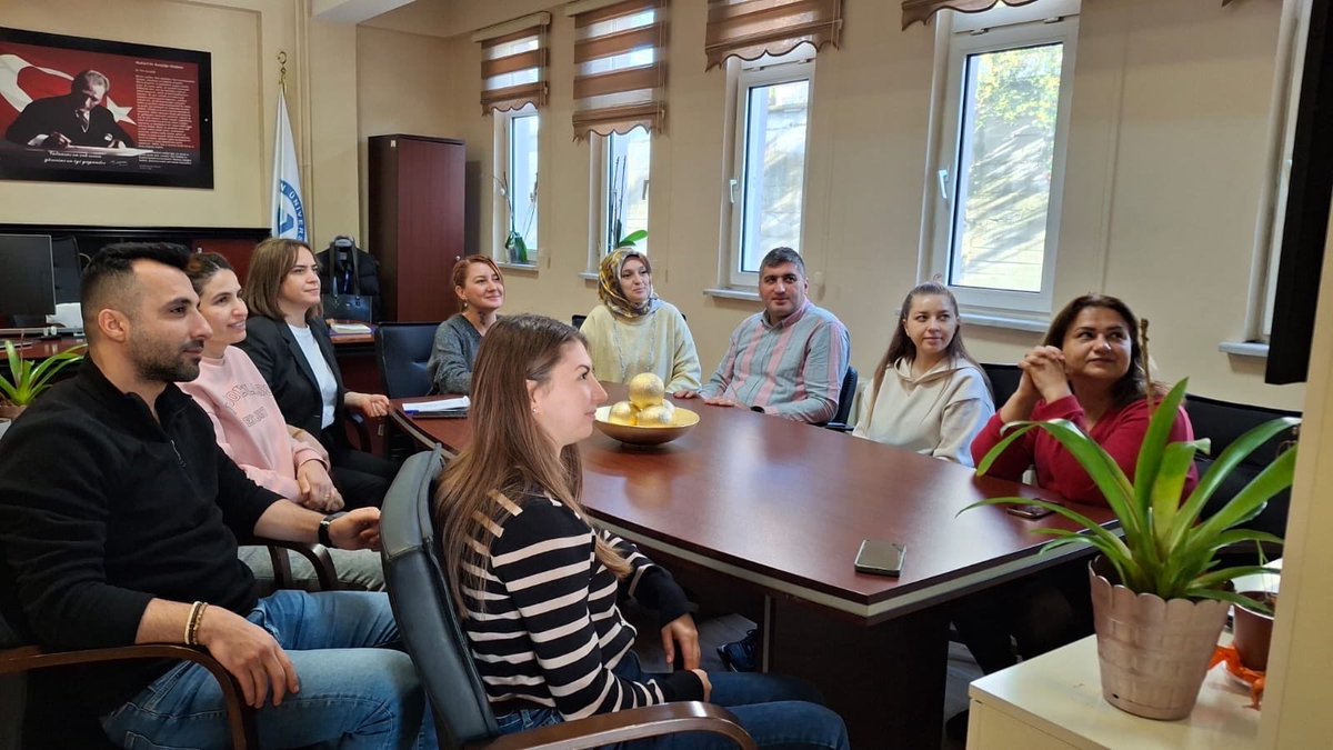 BARTIN ÜNİVERSİTESİ SAĞLIK HİZMETLERİ MYO’DA İDARİ PERSONEL TOPLANTISI GERÇEKLEŞTİRİLDİ

Bartın Üniversitesi Sağlık Hizmetleri Meslek Yüksekokulu idari personeli ile Doç. Dr. Özge Özgür başkanlığında değerlendirme toplantısı gerçekleştirildi. Toplantıda birim faaliyetleri,