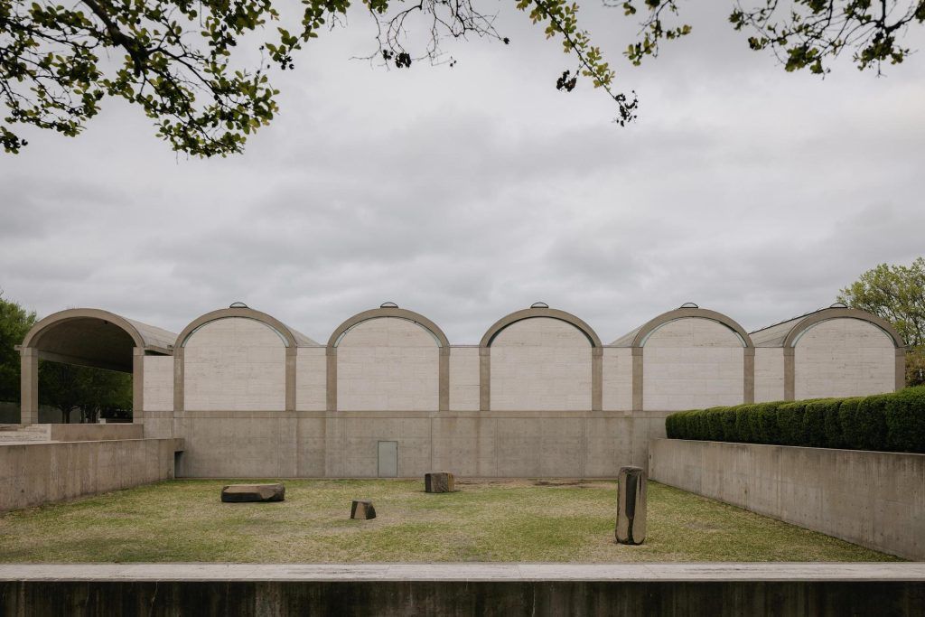 afasiaarq's tweet image. #Louis Kahn  ift.tt/KywHbmZ | posted by afasia | daily entries on contemporary art and architecture #afasiaarchzine #afasiaarq | 

Kimbell Art Museum . Fort Worth Louis Kahn . photos: © Marco Petrini Kimbell Art Museum shot by Marco Petrini. _