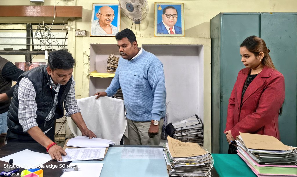 dm_sitapur's tweet image. तहसील लहरपुर के विभिन्न पटलों का आकस्मिक निरीक्षण कर व्यवस्थाएं देखीं एवं आवश्यक निर्देश सभी सम्बन्धित अधिकारियों को दिए। @ChiefSecyUP @CMOfficeUP @InfoDeptUP @myogiadityanath @UPGovt #UPCM #sitapur