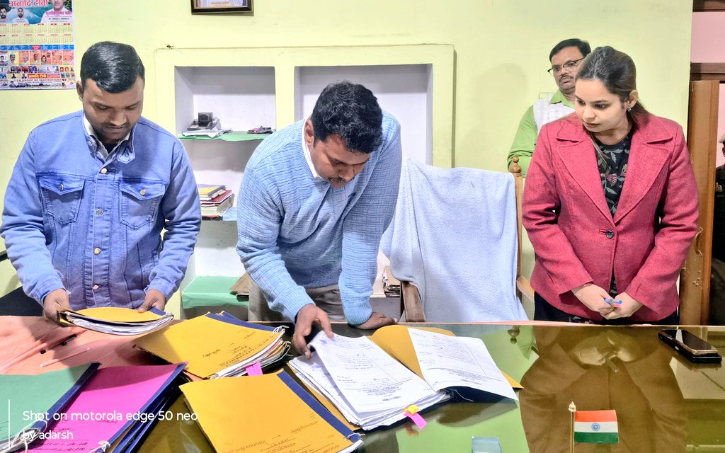 dm_sitapur's tweet image. तहसील लहरपुर के विभिन्न पटलों का आकस्मिक निरीक्षण कर व्यवस्थाएं देखीं एवं आवश्यक निर्देश सभी सम्बन्धित अधिकारियों को दिए। @ChiefSecyUP @CMOfficeUP @InfoDeptUP @myogiadityanath @UPGovt #UPCM #sitapur