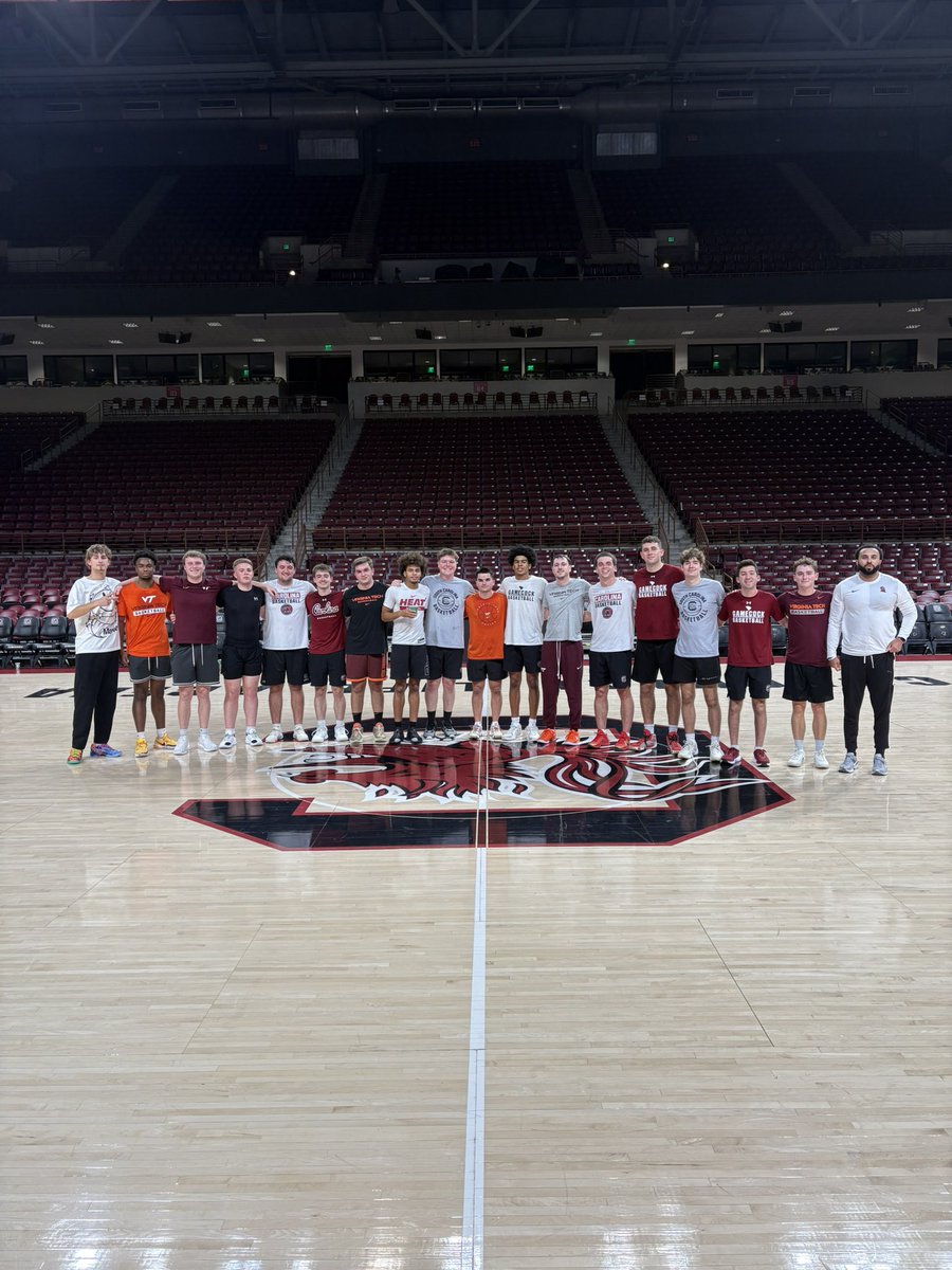 USCMBBmanagers's tweet image. Big win for the guys last night 89-53!!! Thank you  @VTMBBManagers for coming out. @ManagerGames_