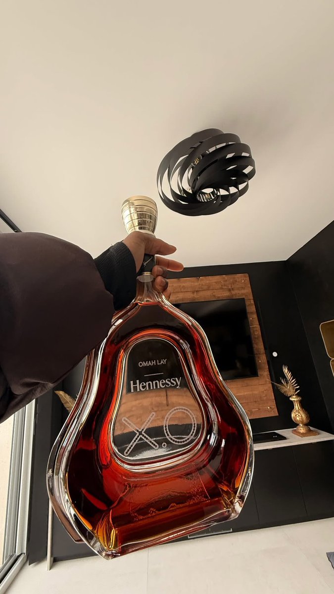 Omahlaynews's tweet image. Omah Lay x Hennessy X.O 

via @Omah_Lay’s instagram story, 12/2.