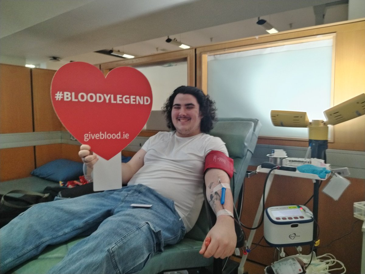 Delighted to see Rían from the Class of 2025 carry on the life saving gift of donating blood. Rían and his two older siblings started their #giveblood journey in school in Pobalscoil Neasáin. @Giveblood_ie