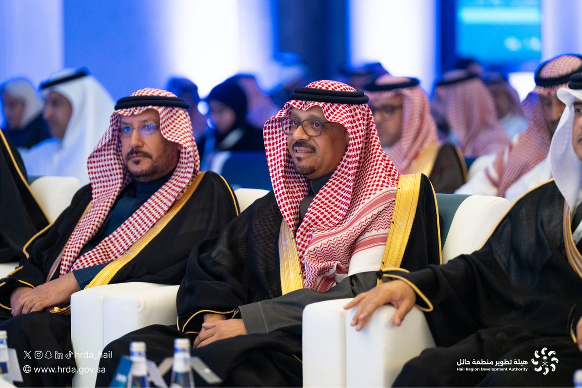 أُفتتح اليوم ملتقى المهارات والتدريب #وعد برعاية #أمير_منطقة_حائل، رئيس مجلس #هيئة_تطوير_حائل، ودشن سموّه الحملة الوطنية للتدريب في المنطقة لتعزيز برامج التأهيل ورفع كفاءة الموارد البشرية، وتجول سموّه في المعرض المصاحب للملتقى، وشهد مراسم توقيع اتفاقيات التعاون، بحضور