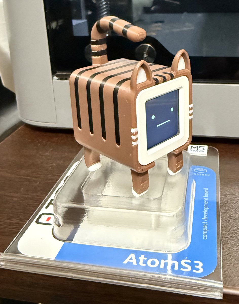 sat_chan_pe's tweet image. #ｱﾄﾑﾆｬﾝ 完成ヽ(´▽｀)/
超可愛いんだけど表情変わんない。マイクないからやな。もくもく会楽しみ〜
ｽﾀｯｸﾁｬﾝも作り直す٩( &apos;ω&apos; )و

#P2S 買って 3Dプリンターの調整に時間取られないから作りたいものに専念できてよきよき( ´ ▽ ` )ﾉ

#M5Stack
#スイッチサイエンス
#サンステラ