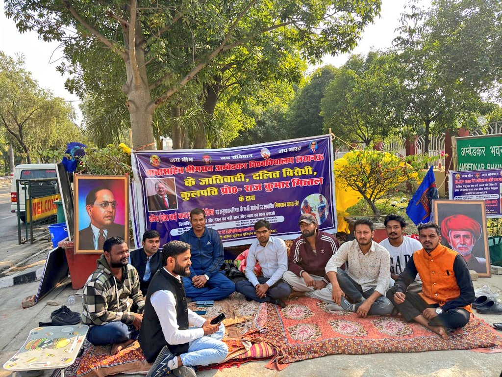 AAPUttarPradesh's tweet image. प्रदेश में दलित छात्रों पर बढ़ते अत्याचार योगी सरकार की बहरी व्यवस्था की देन है।

#BBAU के PhD स्कॉलर बसंत कनौजिया को आख़िरी साल में फर्जी आरोप लगाकर सस्पेंड कर देना सिर्फ़ अन्याय नहीं—दलित छात्र की जिंदगी से खिलवाड़ है।

बसंत 15 दिन से धरने पर बैठे हैं, और विश्वविद्यालय प्रशासन…