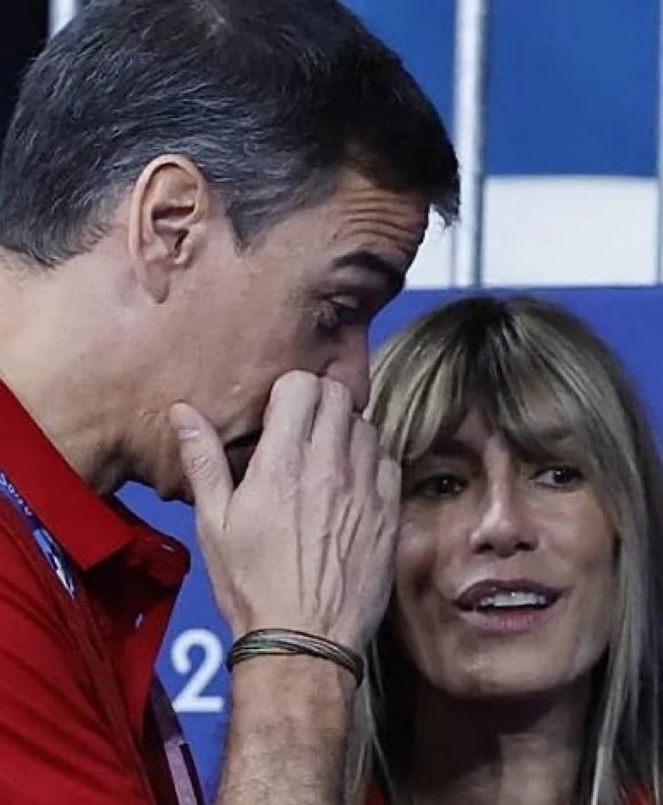 “Bego si no te importa voy a decir en los medios que en verdad eres un travelo y que no te conozco de nada vale?”
