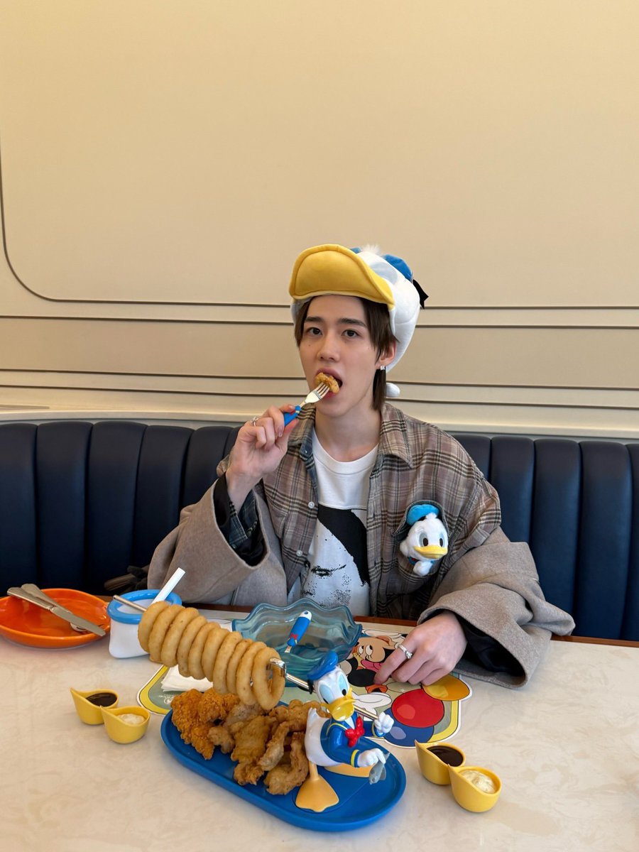 ฟบบ: น้องพีพีชอบเป็ดค้าบบ

/เชื่อ ทุกครั้งที่ไปดิสนีย์พีสอย donald duck ทุกรอบ 555555555555555555