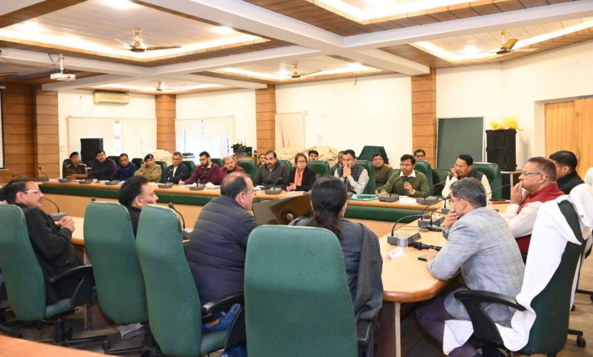 ganeshjoshibjp's tweet image. मसूरी में 24-29 दिसम्बर तक आयोजित होने वाले &apos;विंटर लाईन कार्निवाल 2025&apos; की तैयारियों की आज समीक्षा की।
संस्कृति, कला, एडवेंचर स्पोर्ट्स, मैराथन और फूड फेस्टिवल का अद्भुत संगम। मेरा आग्रह है कि सभी इस भव्य आयोजन में प्रतिभाग कर, मसूरी के गौरवशाली उत्सव का हिस्सा बनें।