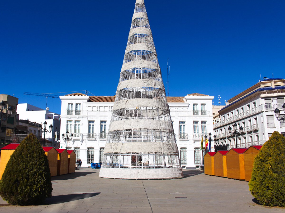 Tomelloso is a hidden gem in central Spain! This charming town in Castile-La Mancha wowed me with quirky museums and stunning street art. Thank you <a href="/VisitaTomelloso/">VisitaTomelloso</a> for showing me your beautiful town ❤️🇪🇸 #SpainTravel #HiddenGems Read: atlifestylecrossroads.com/things-to-do-i…