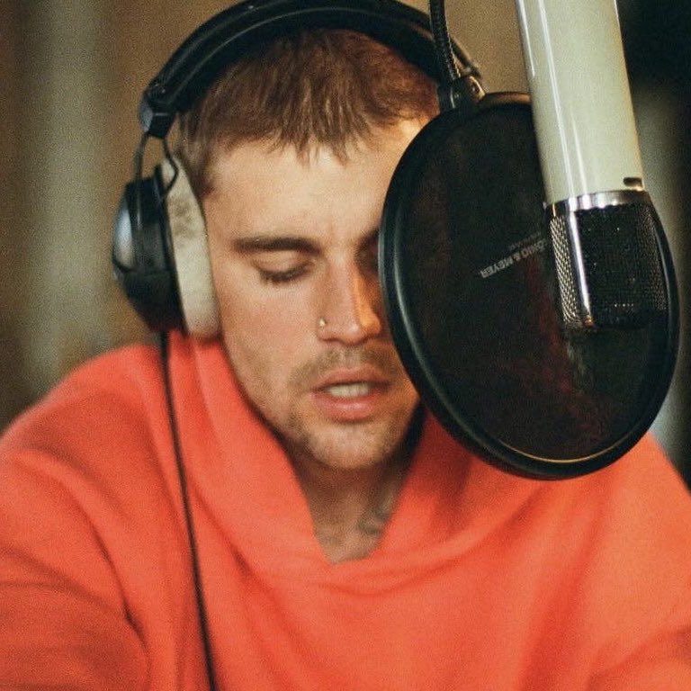 justindrewfiles's tweet image. Spotify Update - December 1 

Global: 
#26(-6) - Mistletoe - 2,577,396
#79(+16) - DAISIES - 1,584,219
#107(+31) - Let Me Love You - 1,445,263
#195(RE) - Confident - 1,171,093

US:
#23(=) - Mistletoe - 770,734
#119(+20) - DAISIES - 380,700